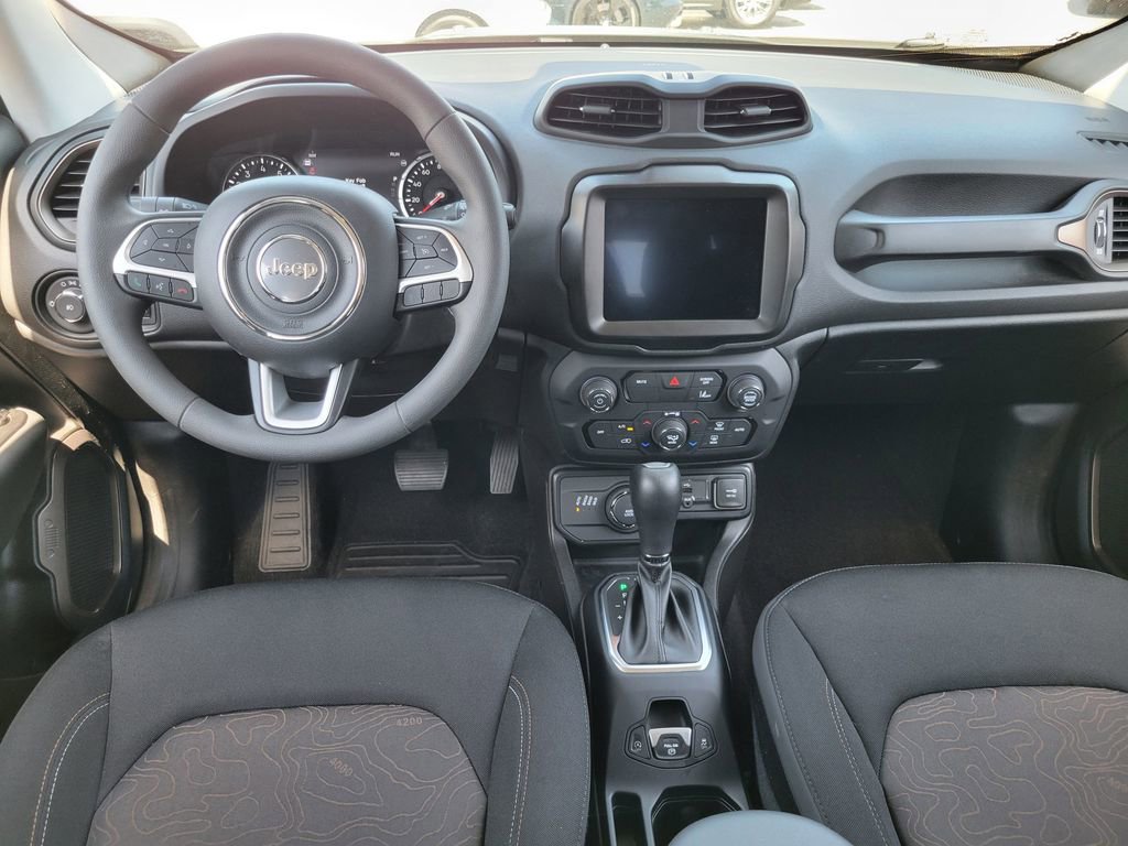 Used 2023 Jeep Renegade Latitude AWD/4WD image 4