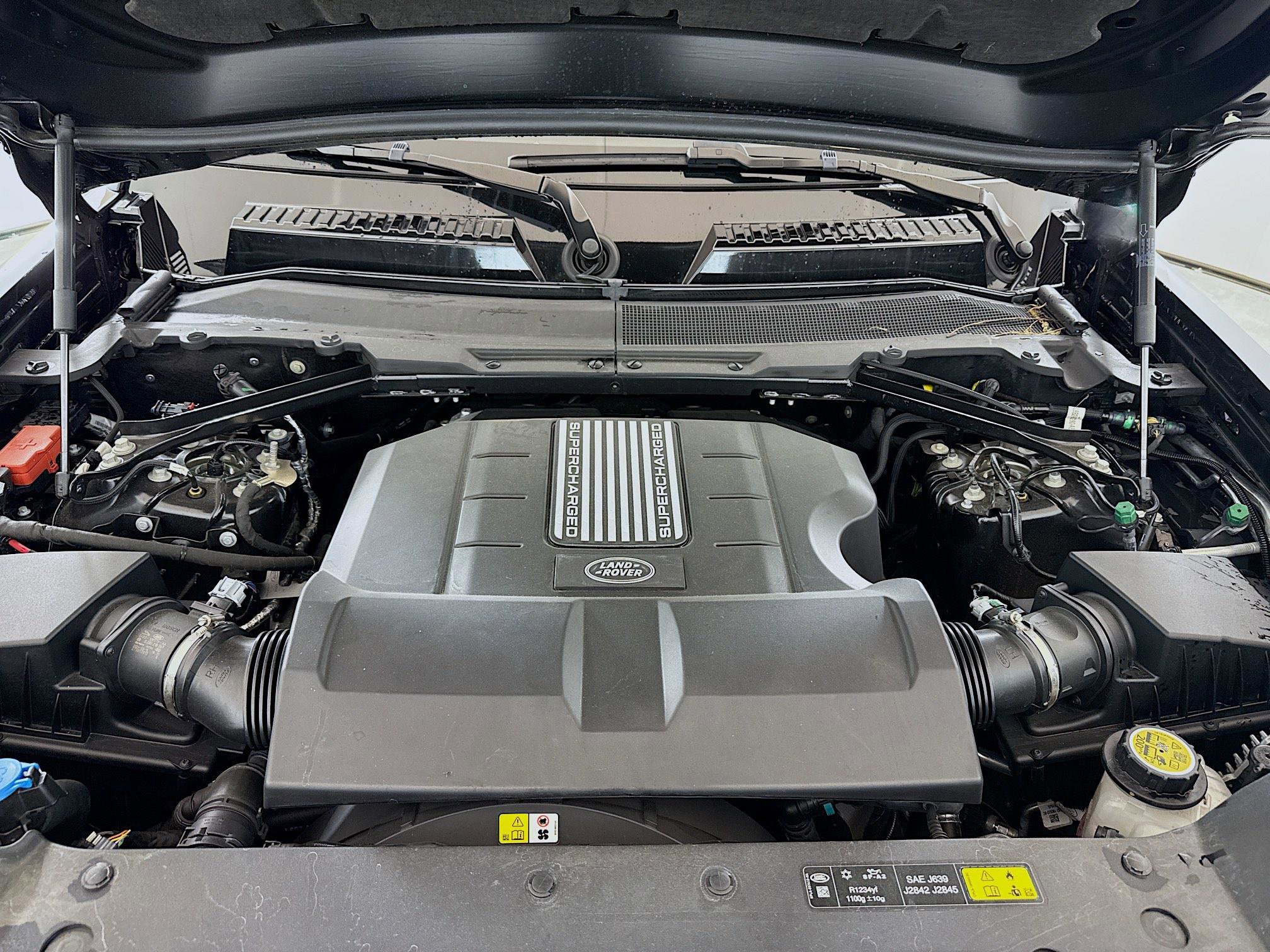 Used 2025 Land Rover Defender 110 X-Dynamic SE image 28