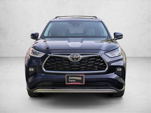 Used 2023 Toyota Highlander Platinum image 2