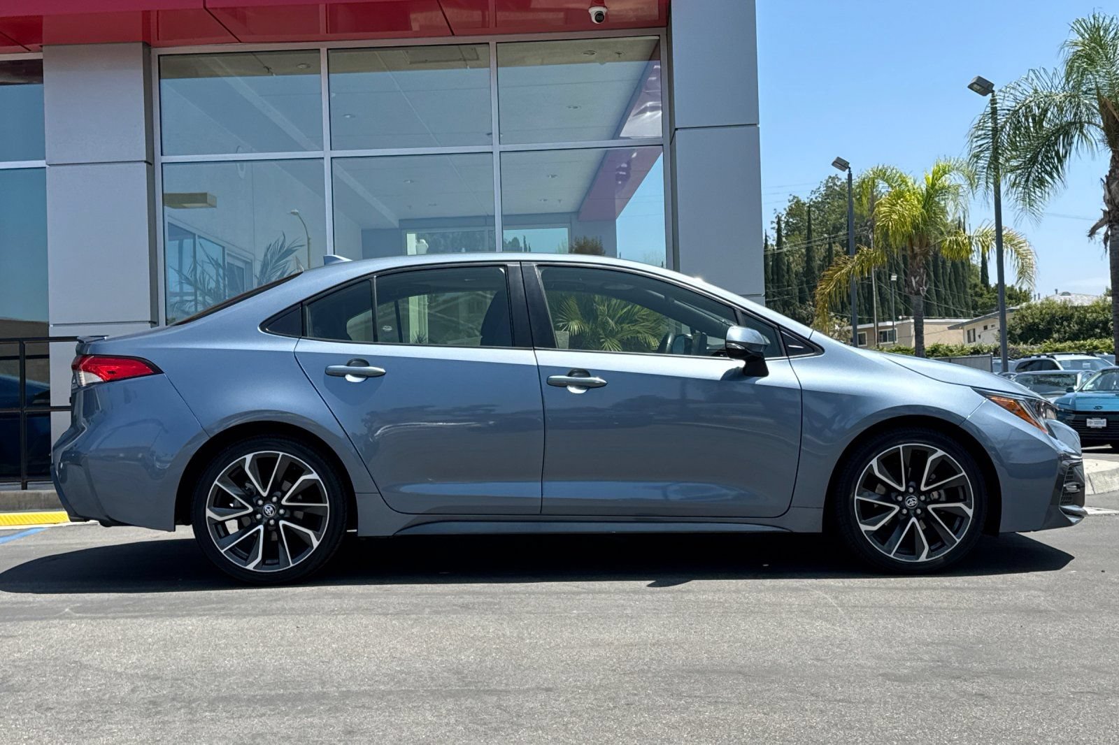 Certified 2022 Toyota Corolla SE w/ SE Premium Package FWD image 4