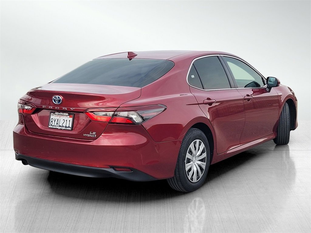 Used 2021 Toyota Camry LE image 4