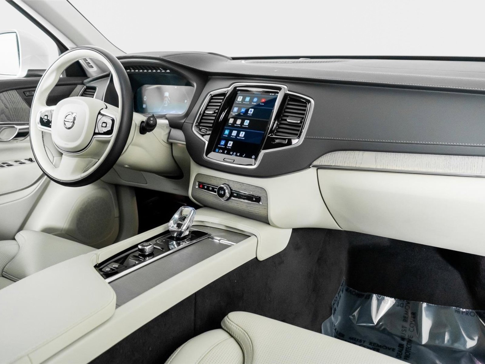 Used 2025 Volvo XC90 B6 Ultra w/ Protection Package Premier image 52