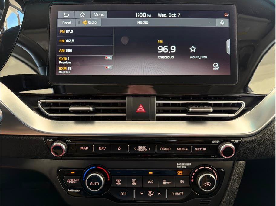Used 2020 Kia Niro EX Premium w/ Cold Weather Package FWD image 20