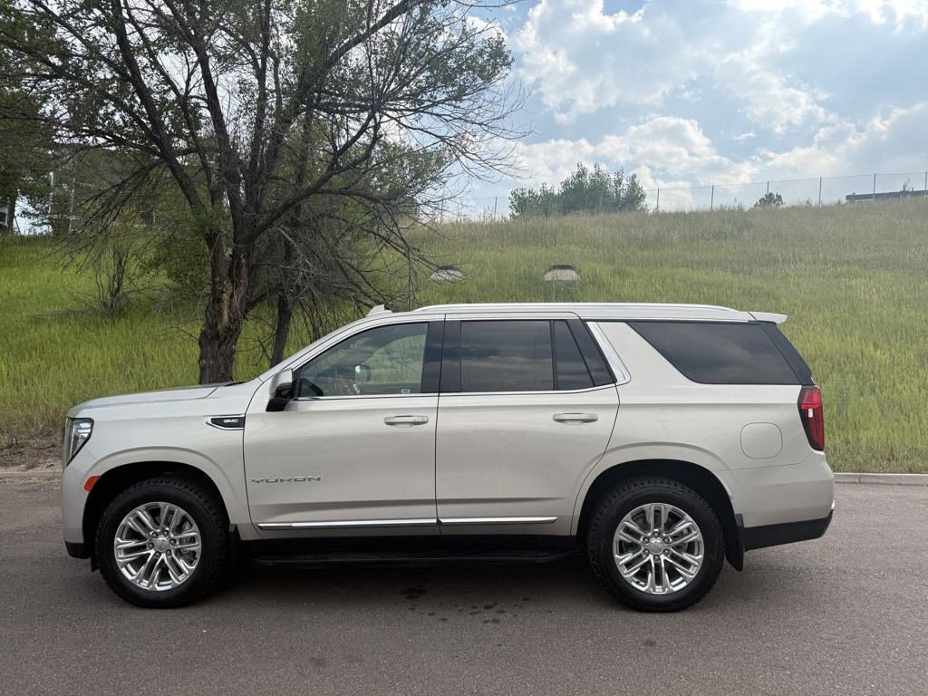 Used 2022 GMC Yukon SLT w/ SLT Luxury Package image 4