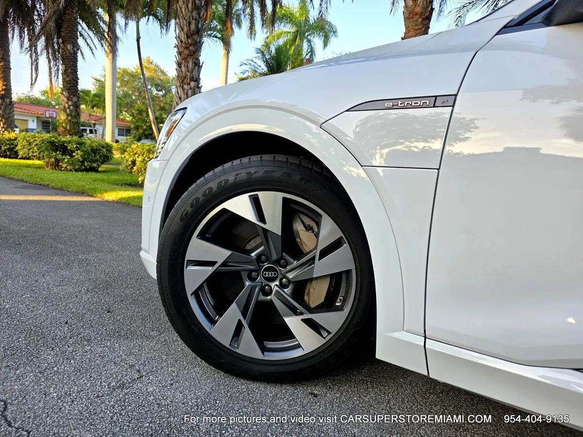 Used 2021 Audi e-tron Premium w/ Convenience Plus Package image 12