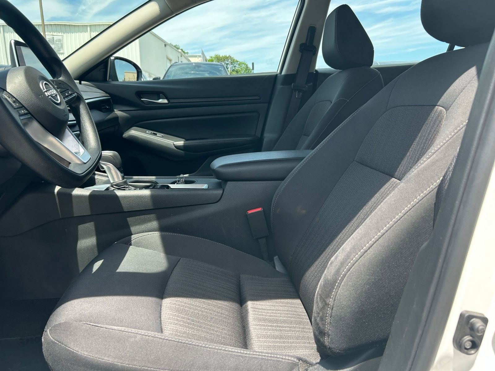 Used 2025 Nissan Altima 2.5 SV FWD image 22