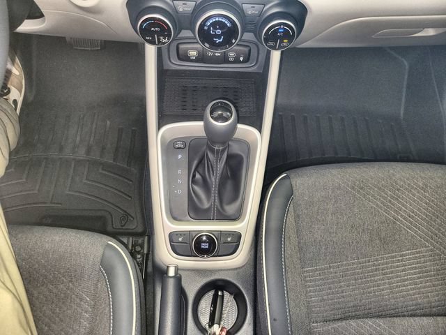 Used 2025 Hyundai Venue Limited FWD image 20