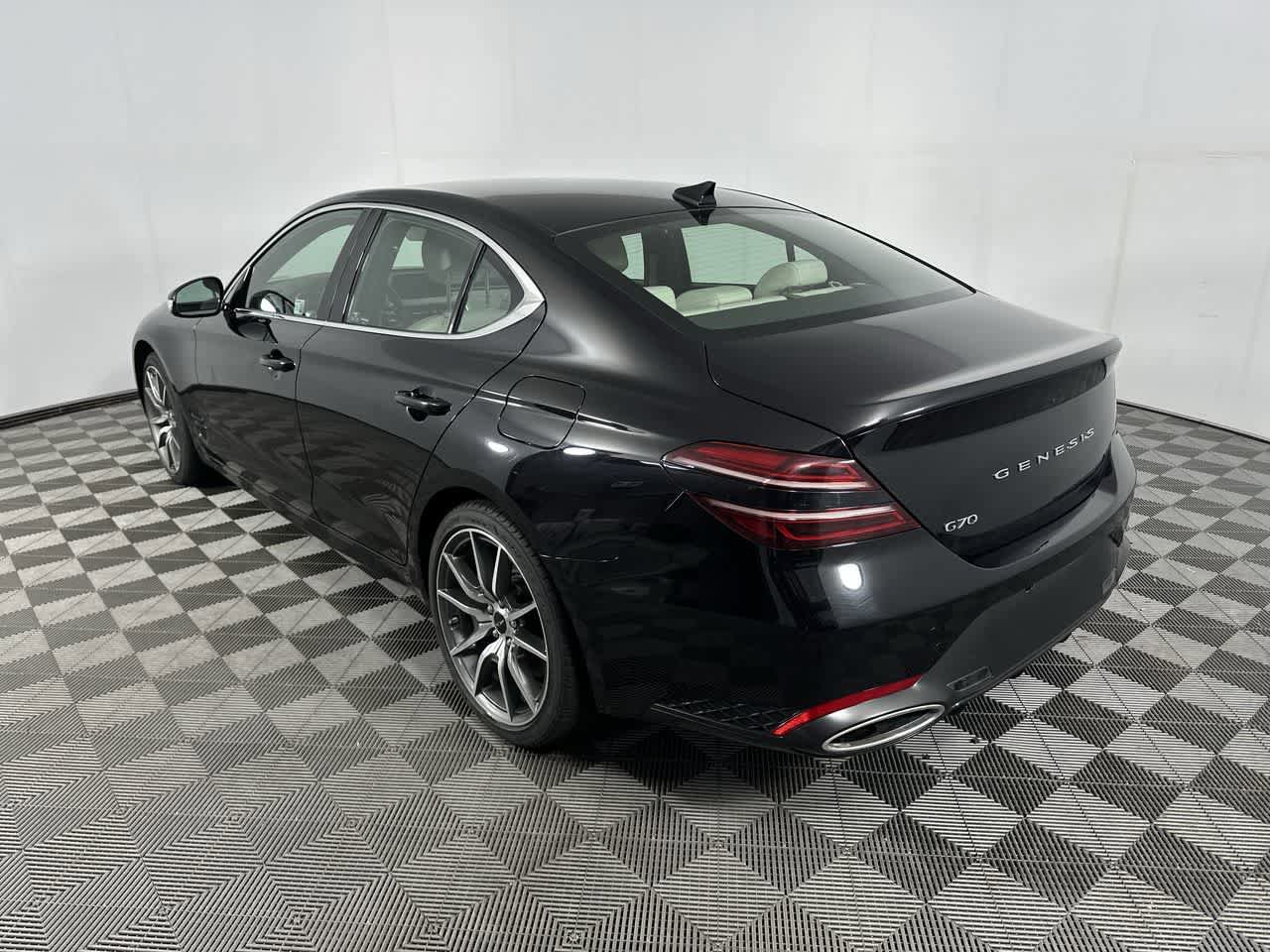 Used 2025 Genesis G70 2.5T image 6