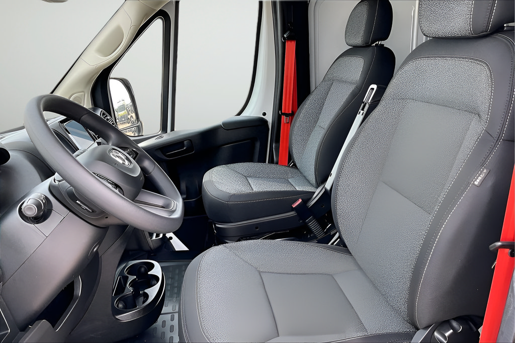 New 2024 RAM ProMaster 2500 w/ Convenience Group FWD image 8