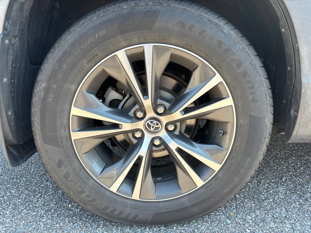 Used 2016 Toyota Highlander XLE AWD/4WD image 15