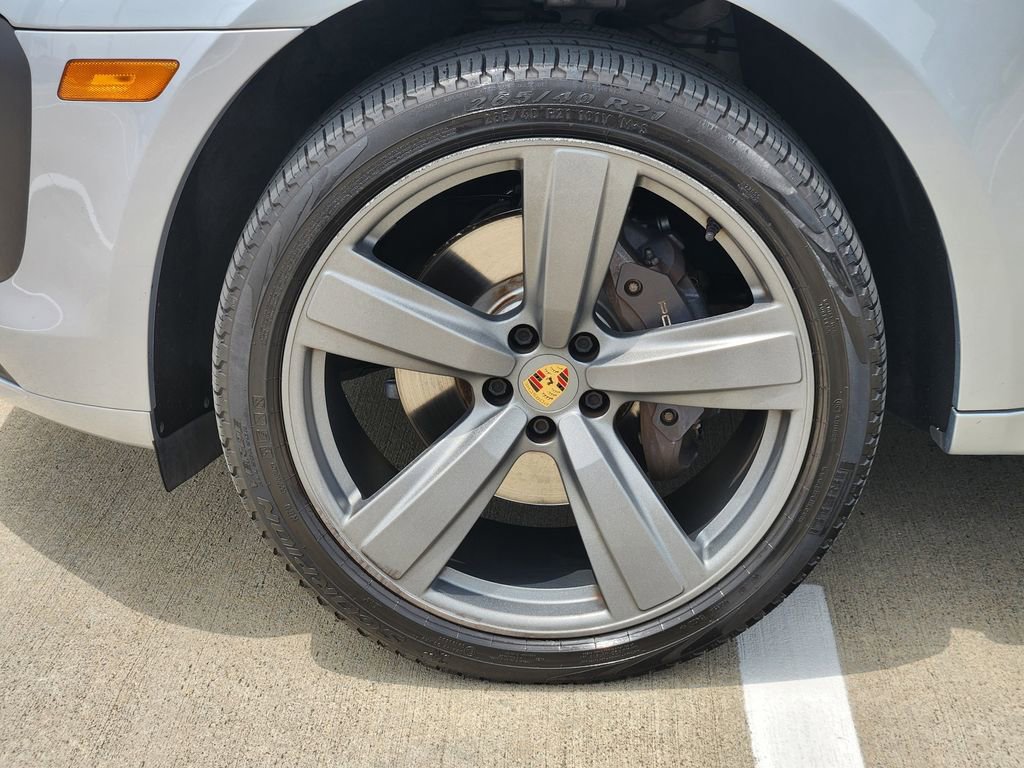 Used 2022 Porsche Macan AWD/4WD image 10