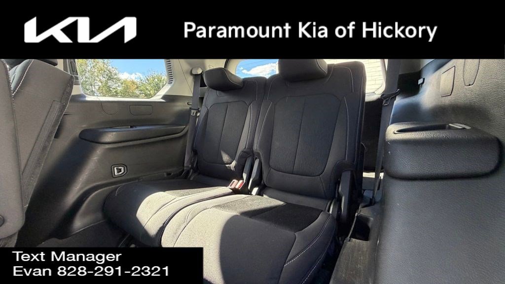 Used 2023 Jeep Grand Cherokee L Laredo image 14