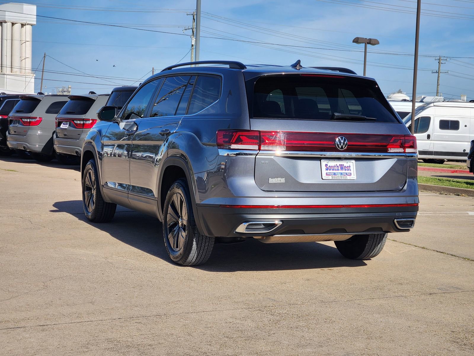 Used 2024 Volkswagen Atlas SE image 4