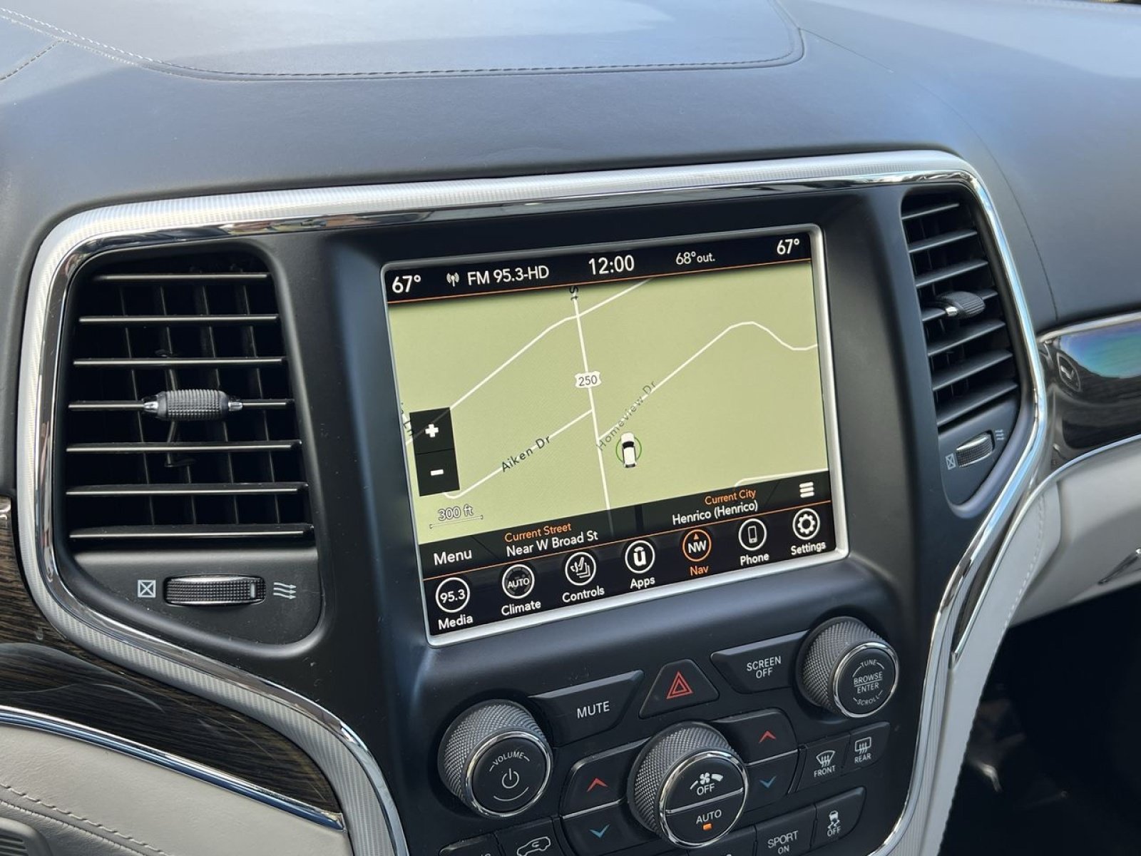 Used 2018 Jeep Grand Cherokee Summit AWD/4WD image 17
