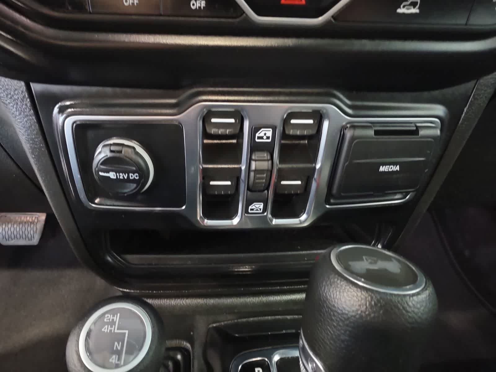 Used 2023 Jeep Wrangler Unlimited Sahara AWD/4WD image 23