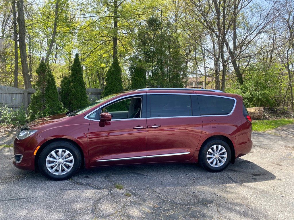 Used 2018 Chrysler Pacifica Touring-L Plus w/ Advanced Safetytec Group FWD image 2
