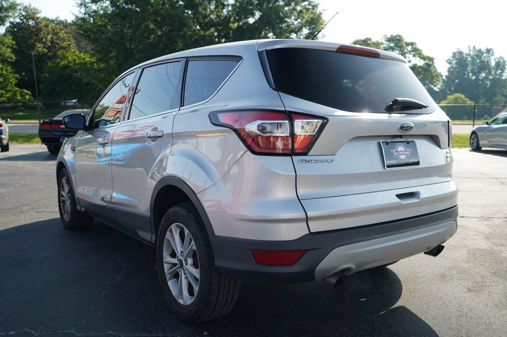 Used 2017 Ford Escape SE FWD image 4