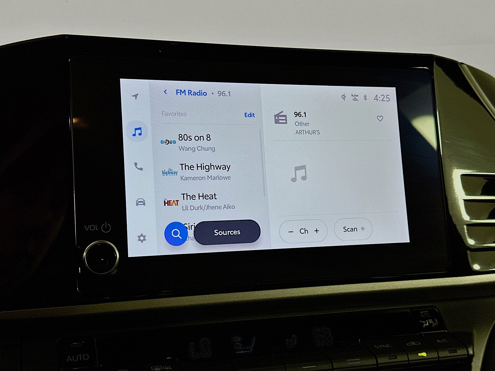 Used 2025 Toyota Camry SE image 21