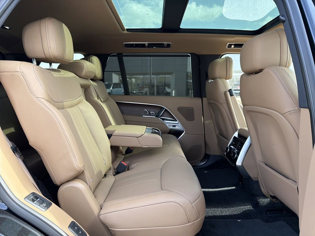New 2026 Land Rover Range Rover Long Wheelbase SE image 9