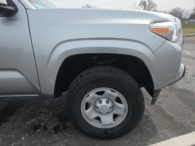 Used 2022 Toyota Tacoma SR image 4