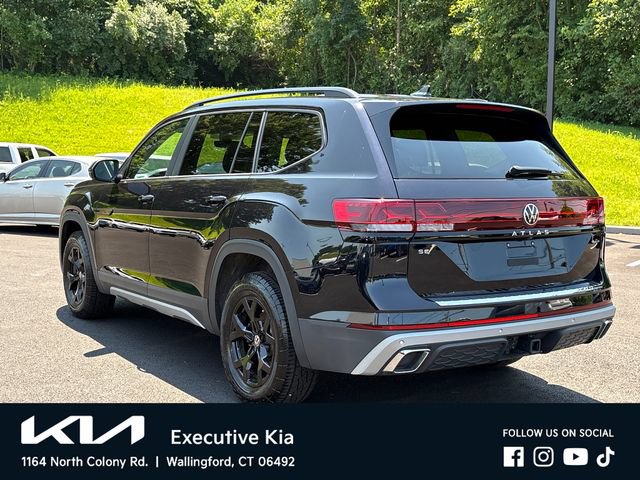 Used 2024 Volkswagen Atlas Peak Edition SE AWD/4WD image 2