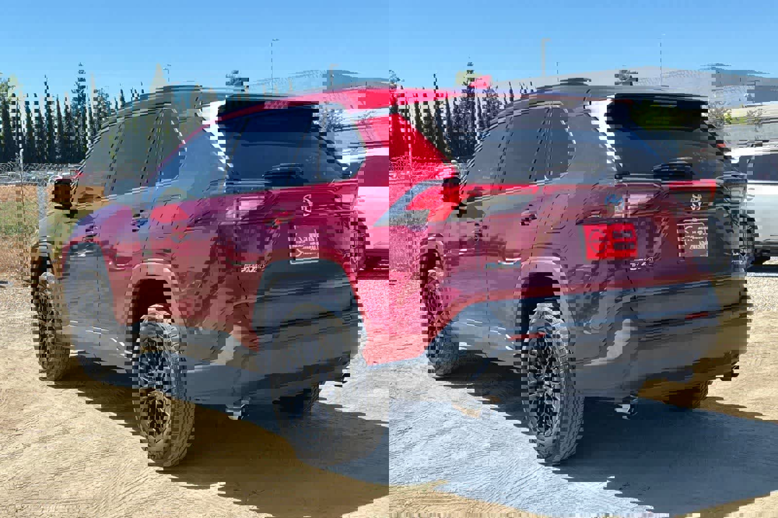 Used 2021 Toyota RAV4 LE image 7