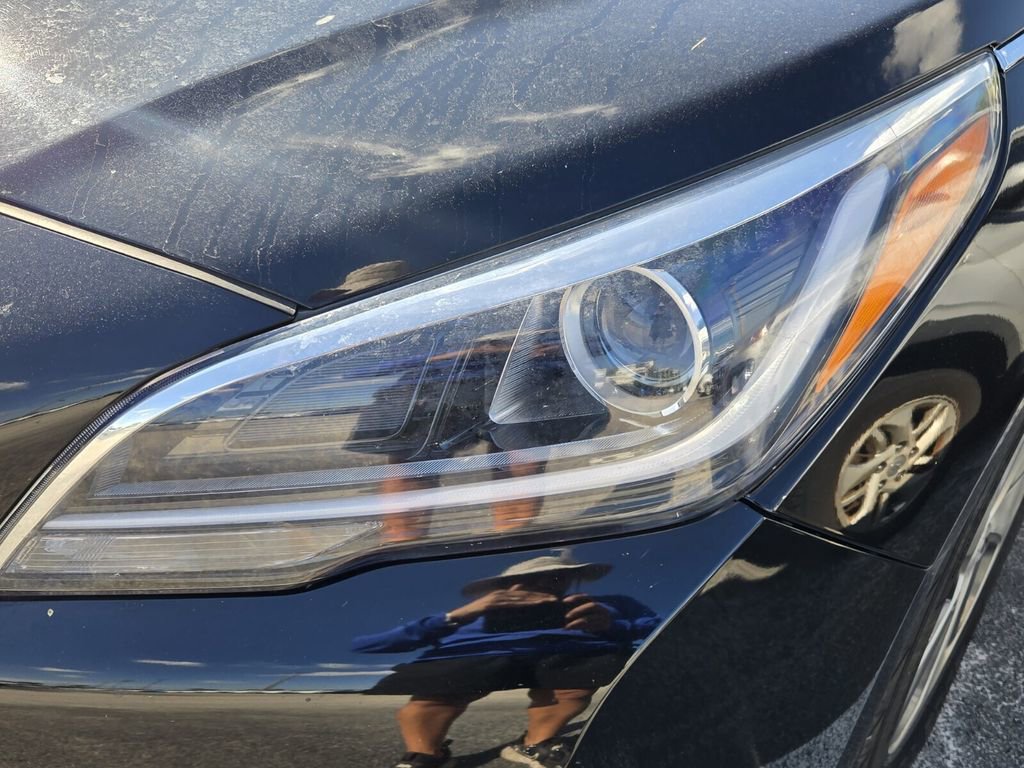 Used 2016 Hyundai Sonata Limited w/ Option Group 02 FWD image 11