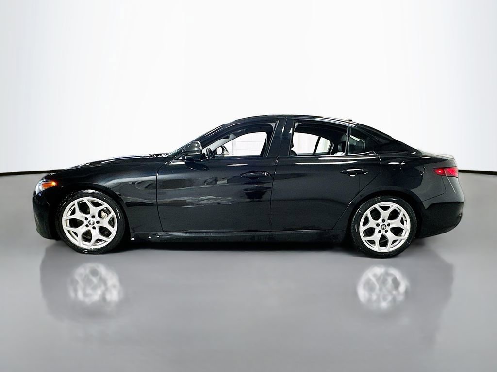 Used 2021 Alfa Romeo Giulia Sprint w/ Nero Edizione RWD image 5