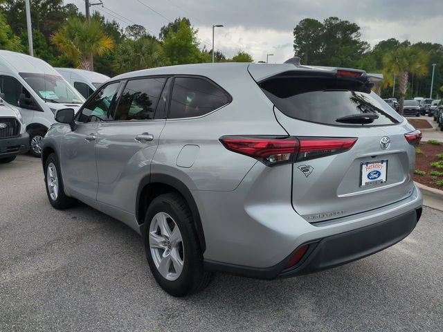 Used 2022 Toyota Highlander LE FWD image 6