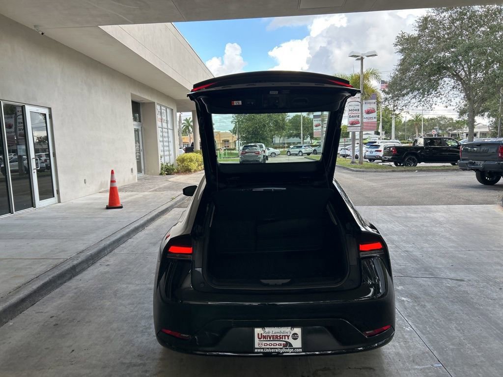 Used 2023 Toyota Prius Limited image 27