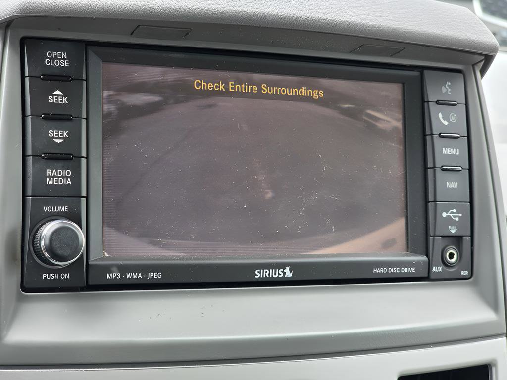 Used 2009 Chrysler Town & Country Limited w/ Entertainment Group #3 FWD image 31
