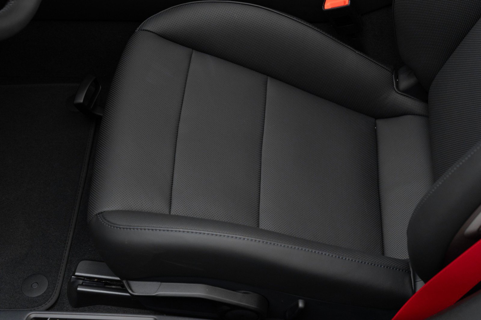 New 2025 Porsche 718 Boxster S image 15