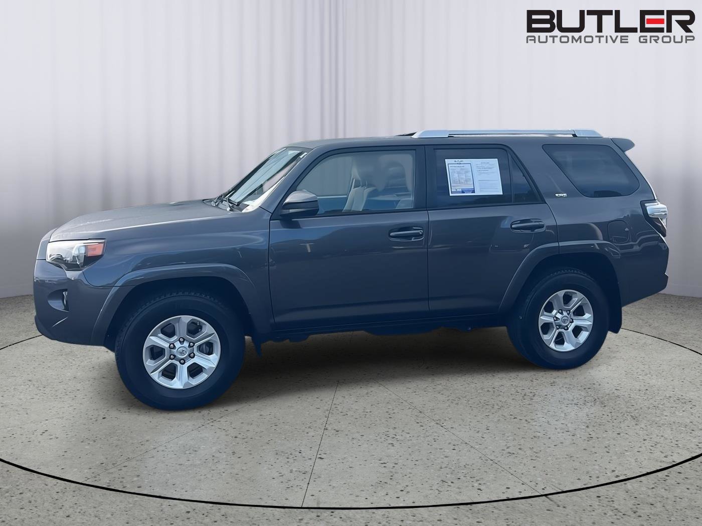Used 2016 Toyota 4Runner SR5 image 3