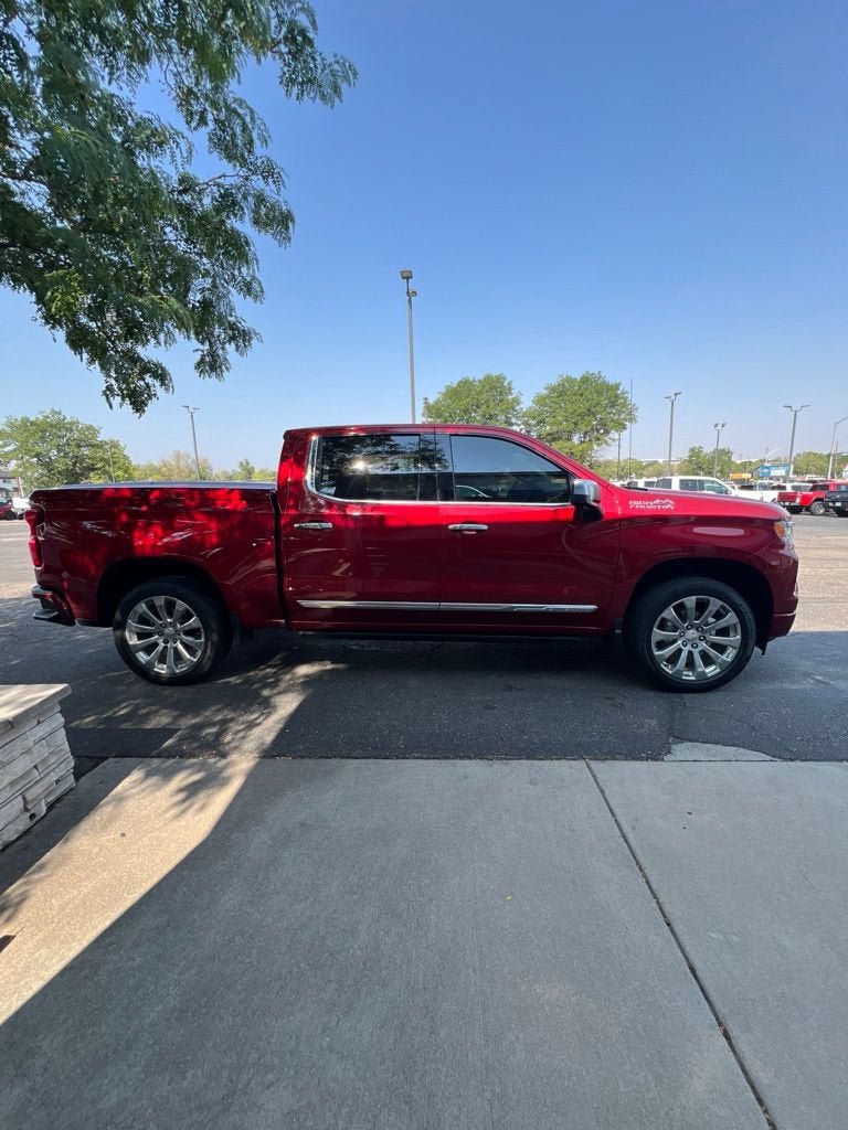 Used 2023 Chevrolet Silverado 1500 High Country w/ High Country Premium Package AWD/4WD image 4