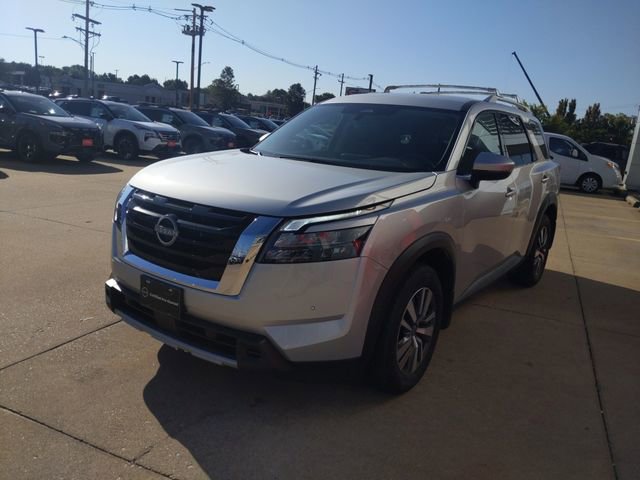 Used 2025 Nissan Pathfinder SL image 13