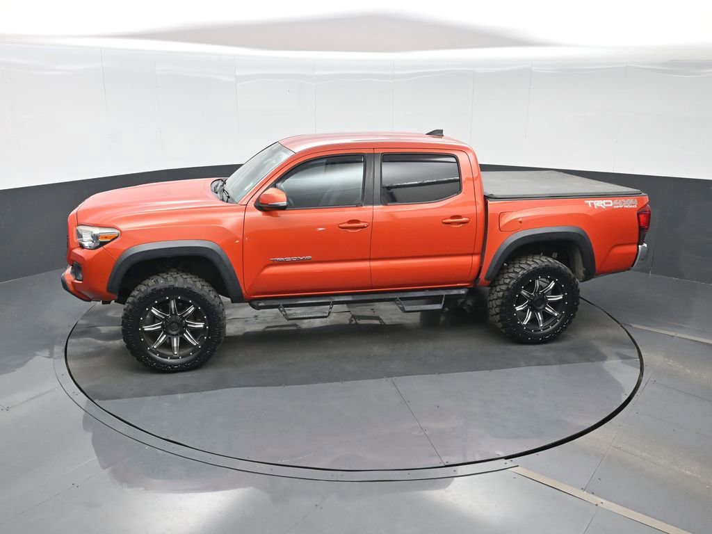 Used 2018 Toyota Tacoma TRD Off-Road AWD/4WD image 18