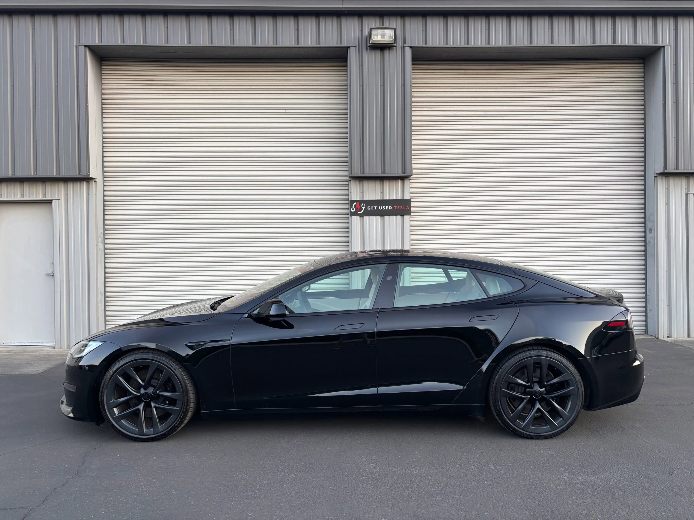 Used 2023 Tesla Model S Standard Range image 3