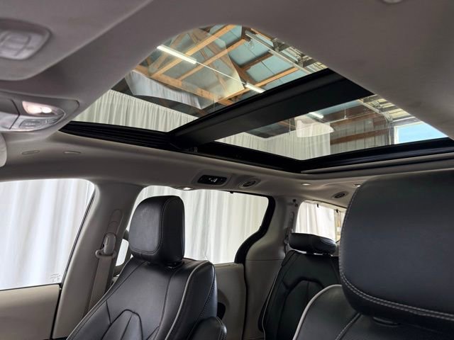 Used 2022 Chrysler Pacifica Limited FWD image 8