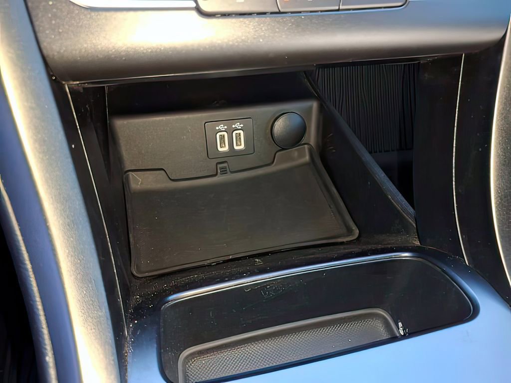 Used 2020 Ford Fusion SE w/ Equipment Group 151A FWD image 12