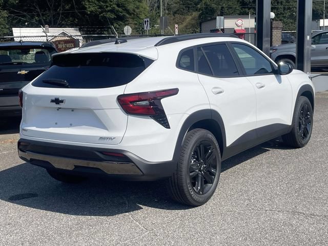 New 2026 Chevrolet Trax ACTIV w/ Sunroof Package FWD image 3