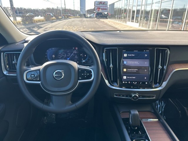 Used 2025 Volvo V60 B5 Cross Country Plus image 18