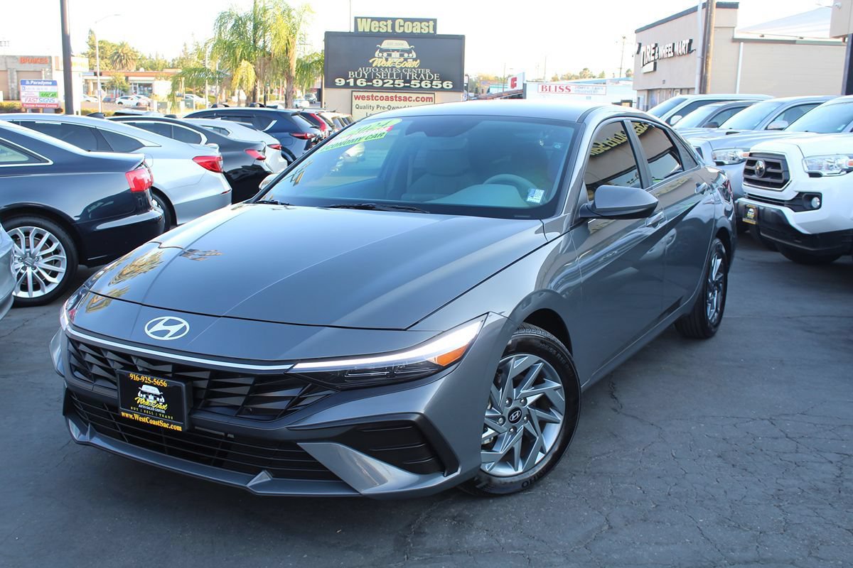 Used 2024 Hyundai Elantra SEL FWD image 36
