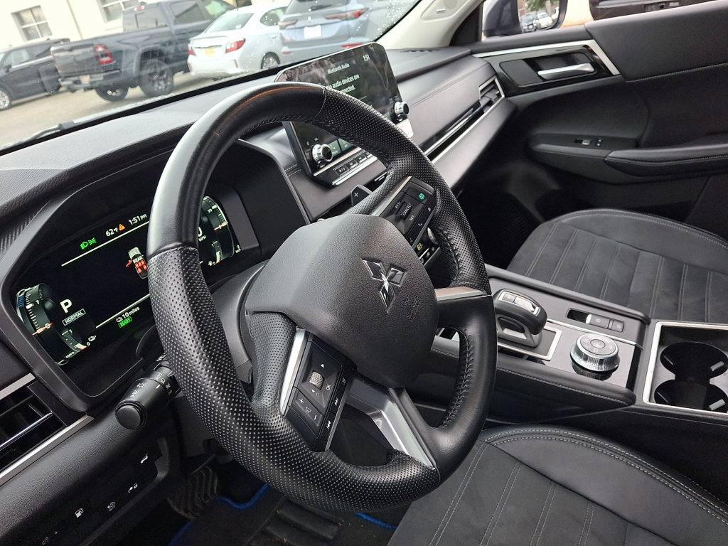 Used 2024 Mitsubishi Outlander 4WD Plug-In Hybrid image 25