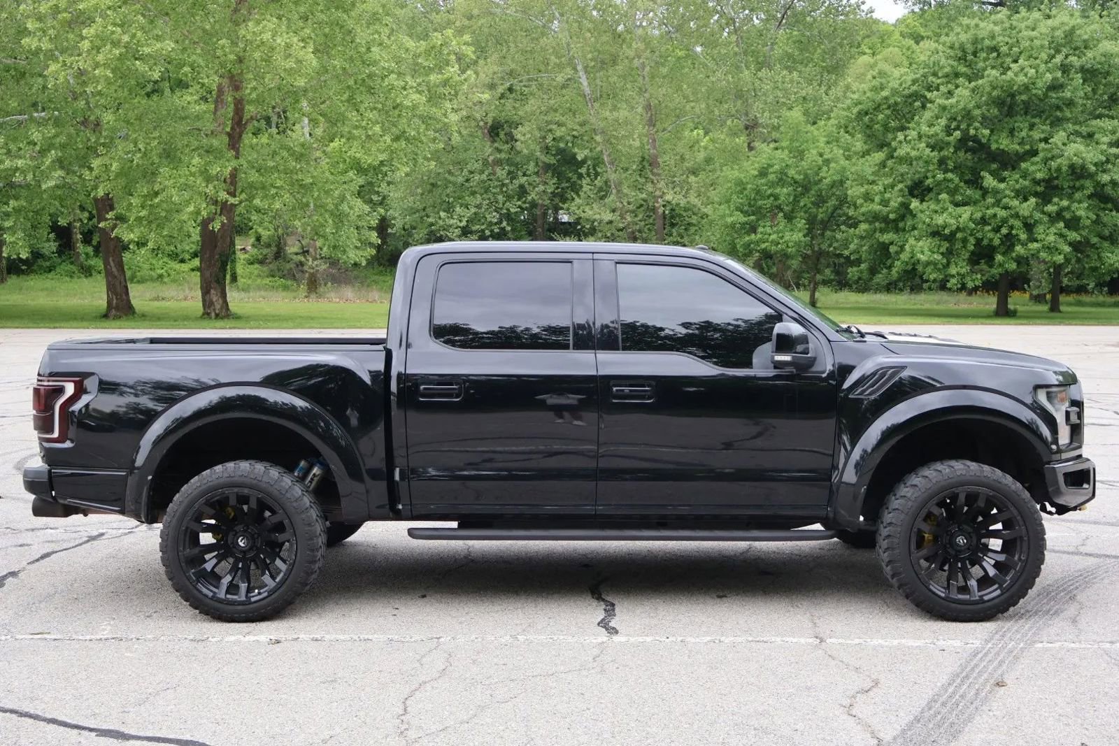 Used 2017 Ford F150 Raptor w/ Equipment Group 802A Luxury AWD/4WD image 5