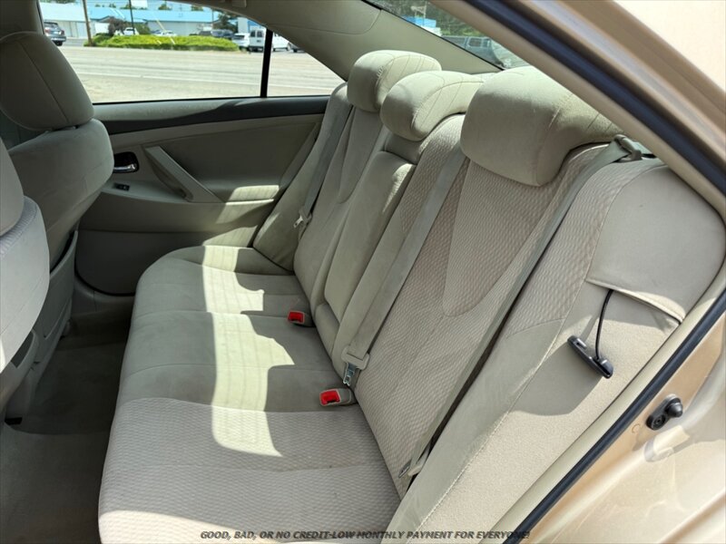 Used 2011 Toyota Camry LE FWD image 14