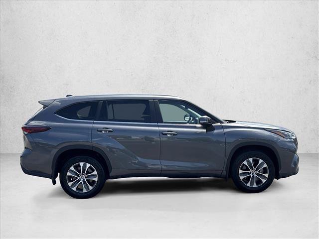 Certified 2025 Toyota Highlander XLE AWD/4WD image 4