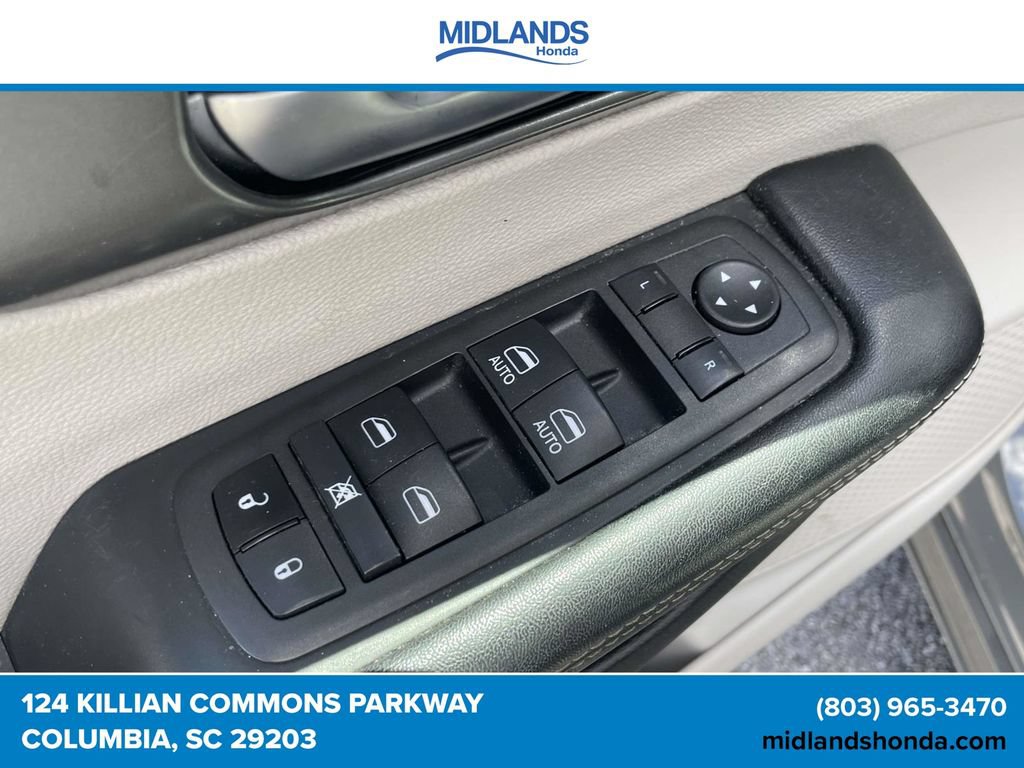 Used 2022 Chrysler Pacifica Touring-L FWD image 16