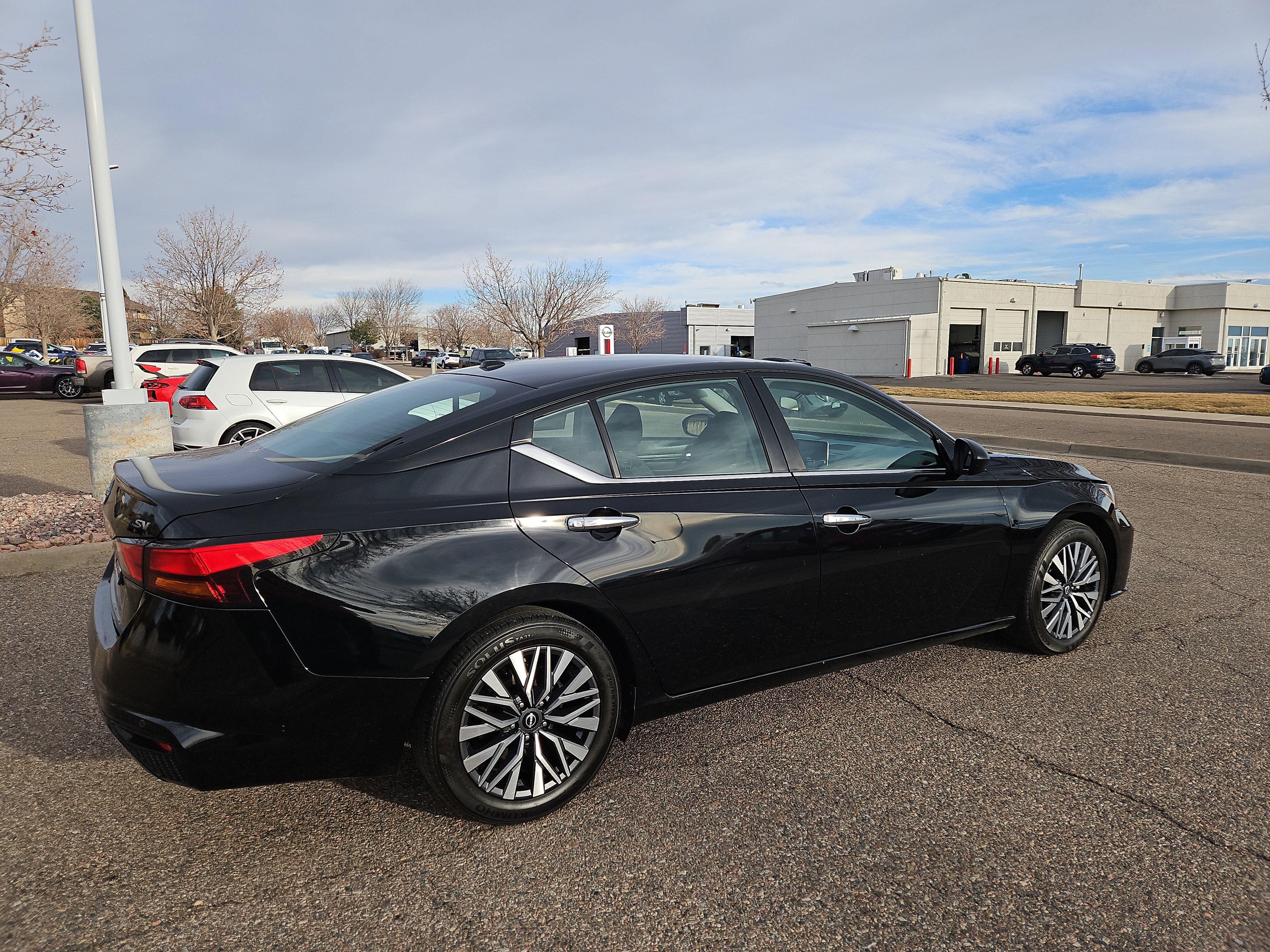 Used 2024 Nissan Altima 2.5 SV image 4