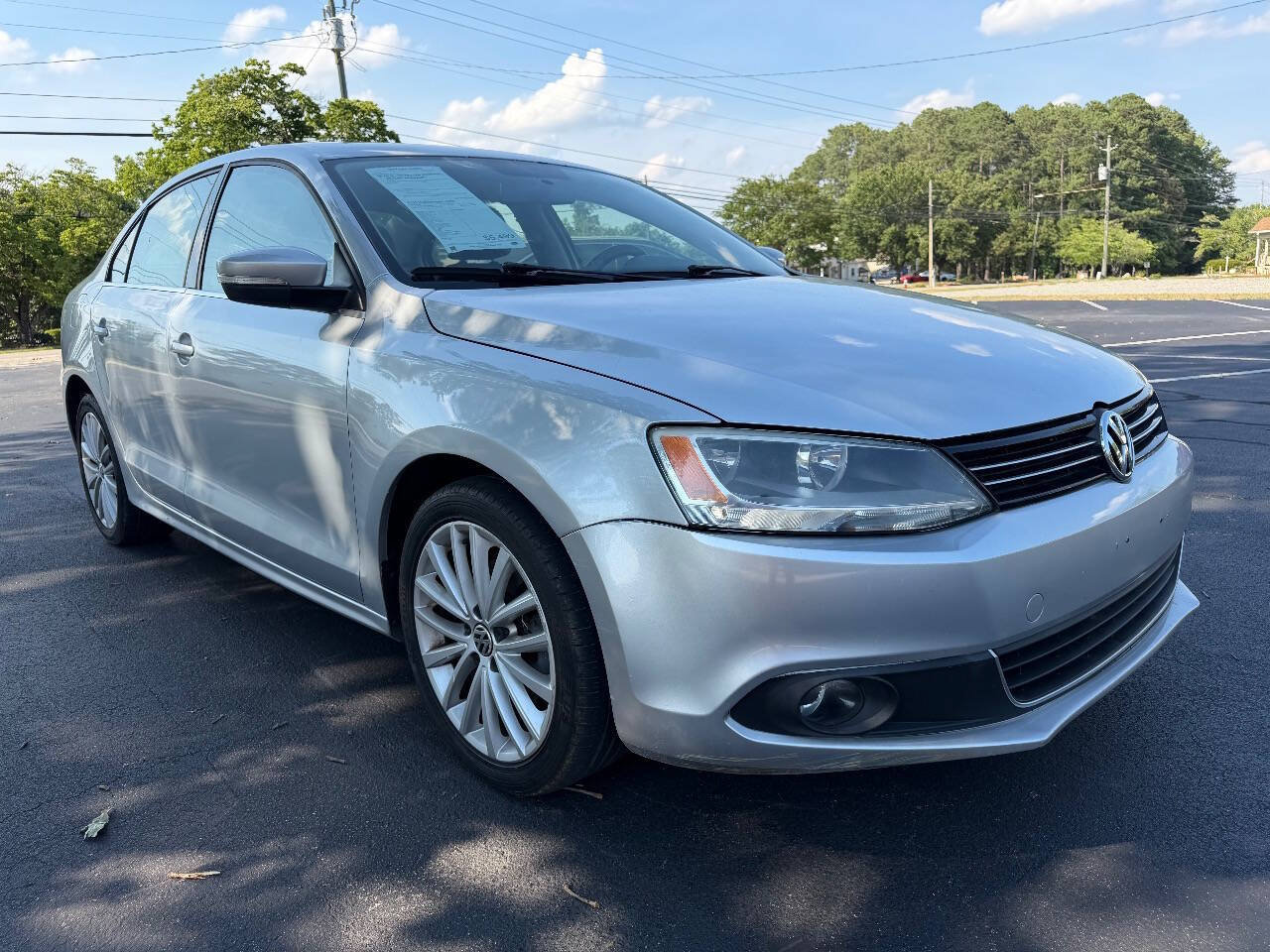 Used 2011 Volkswagen Jetta SEL FWD image 4