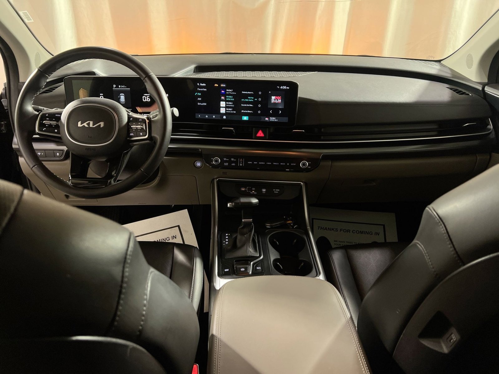 Used 2025 Kia Carnival image 17